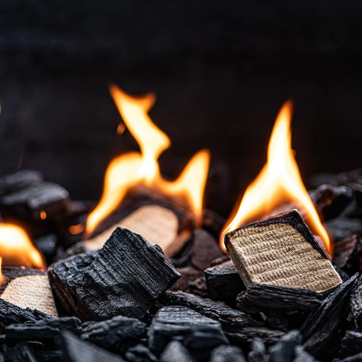 Big Green Egg 100% Natural Lump Charcoal - 20 Lb. Bag - Image 5