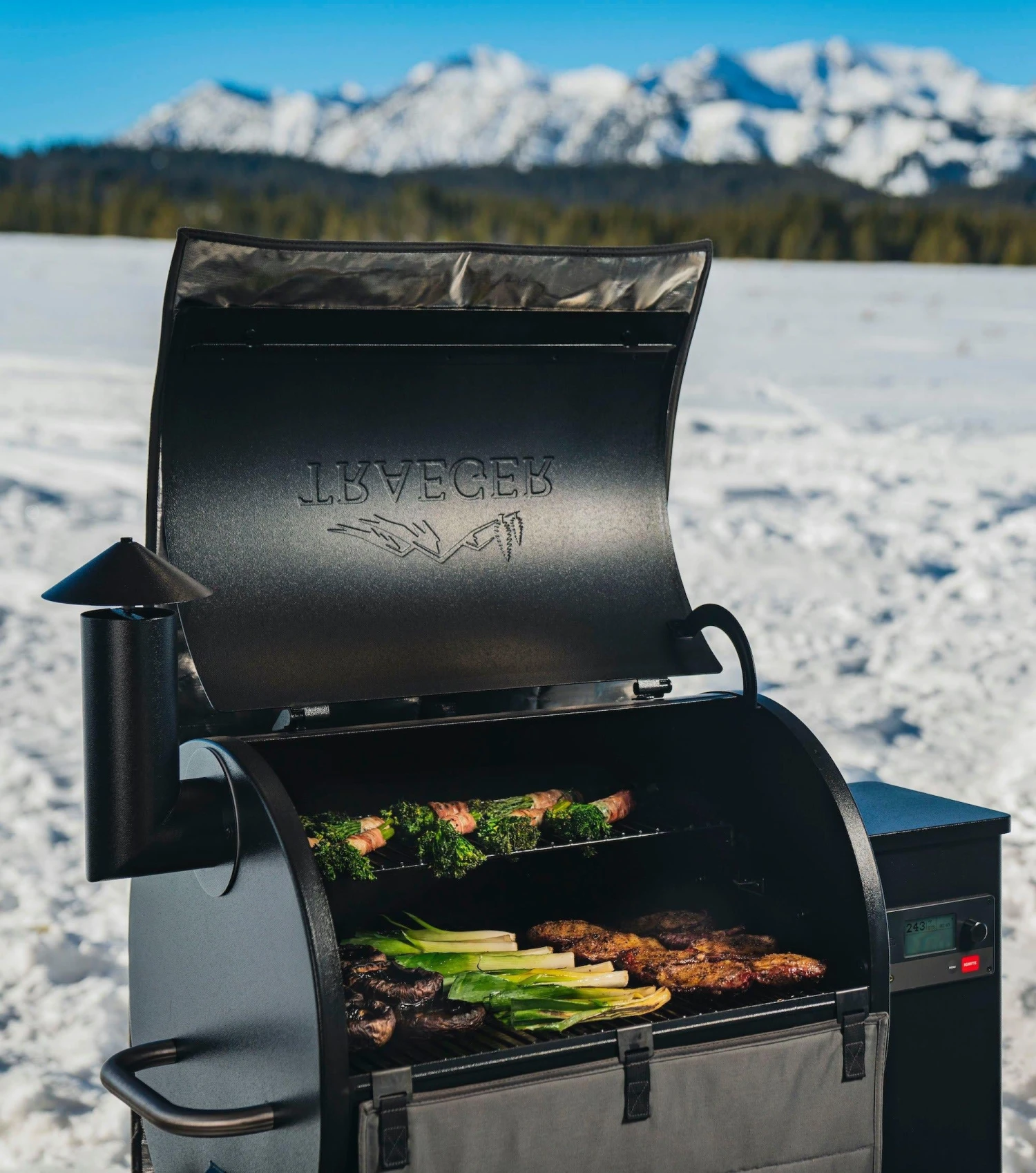 Traeger Pro 575 Black WiFi-Enabled Pellet Grill - Image 5