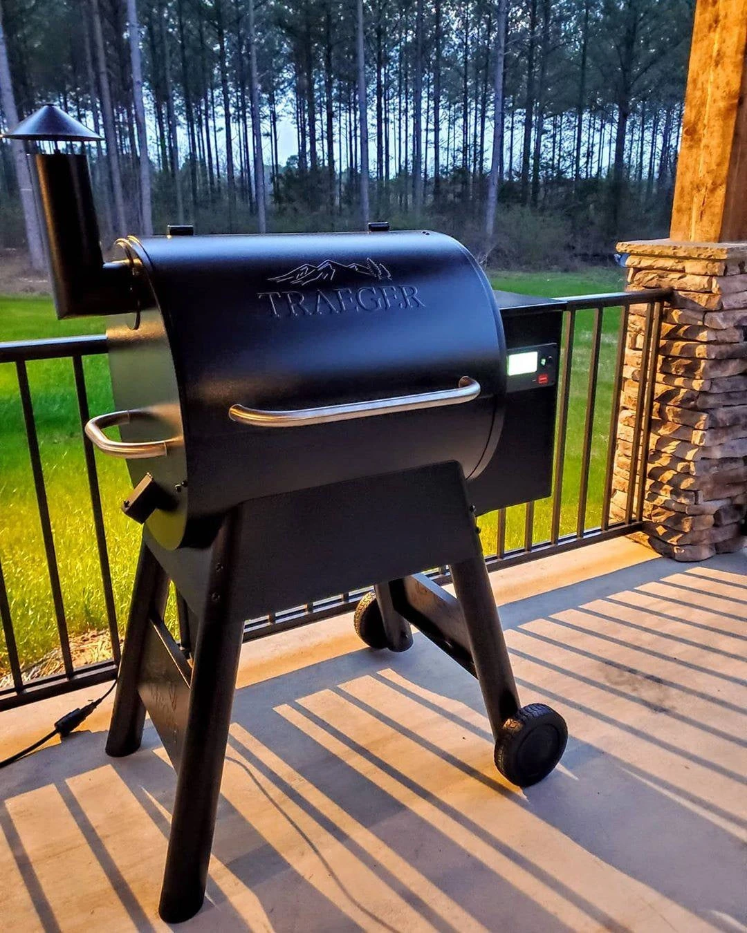 Traeger Pro 575 Black WiFi-Enabled Pellet Grill - Image 2