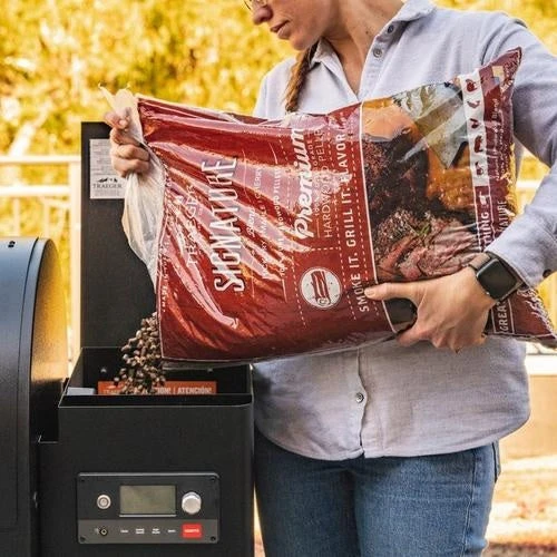 Traeger Signature Blend Wood Pellets 20 Lb. Bag - Image 7