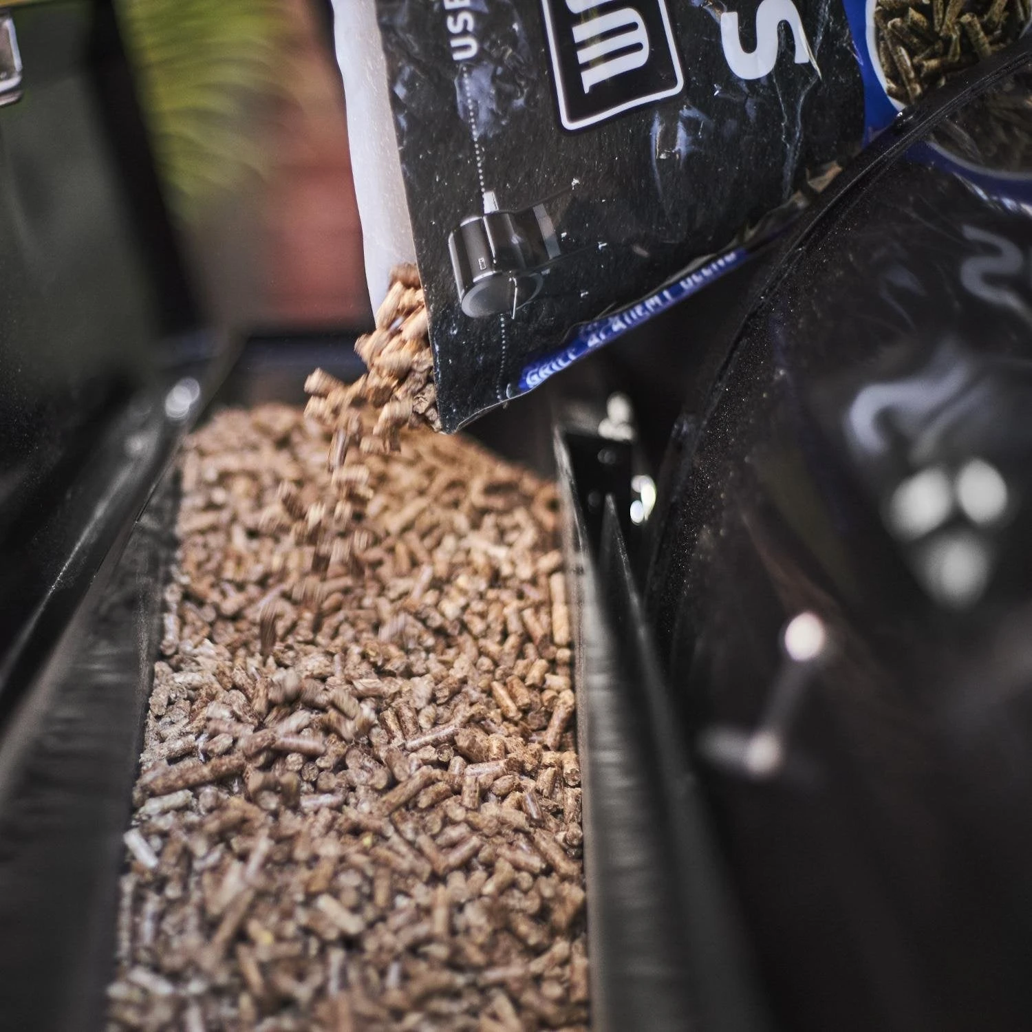 Weber SmokeFire All-Natural Hardwood Pellets - Hickory Blend - Image 3