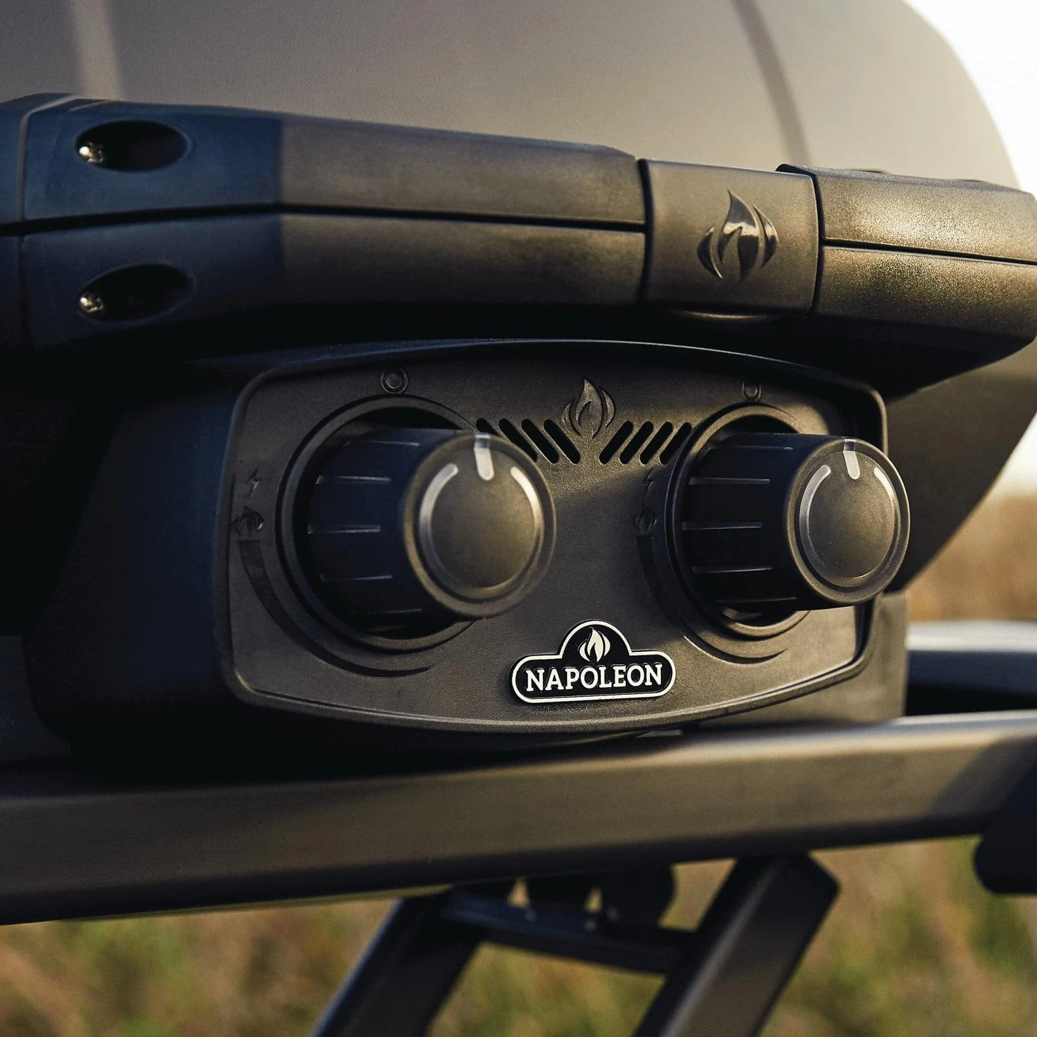 Napoleon Phantom TravelQ® Pro 285 Portable Gas Grill With Scissor Cart - Image 12